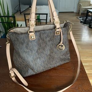 Micheal Kors brown bag/ purse